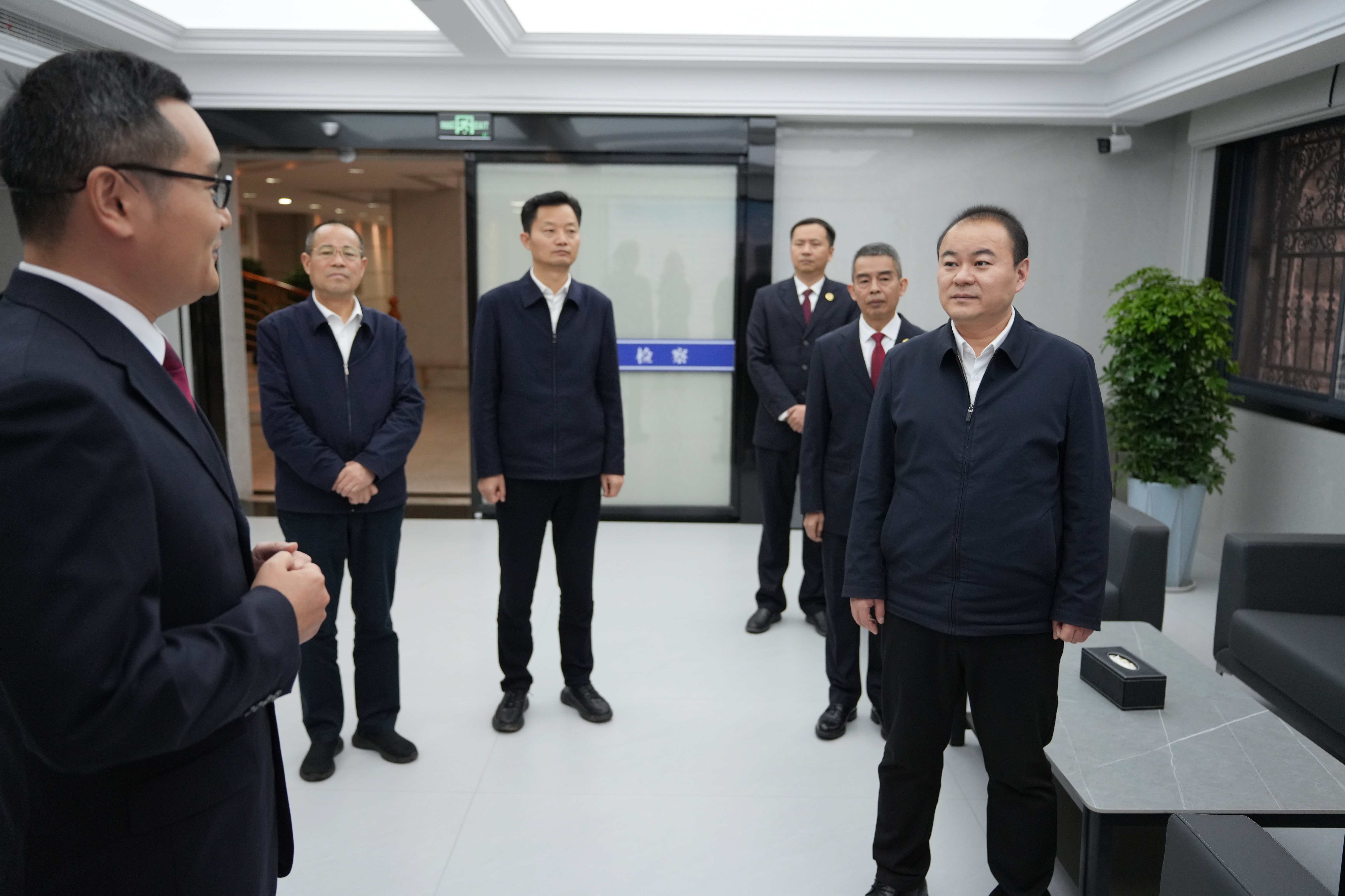 朱健到市人民检察院调研并主持召开座谈会